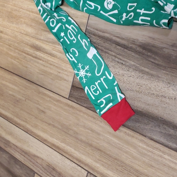 Green and White Christmas themed long sleeve sz 6 Carter's pajamas - Picture 7 of 10